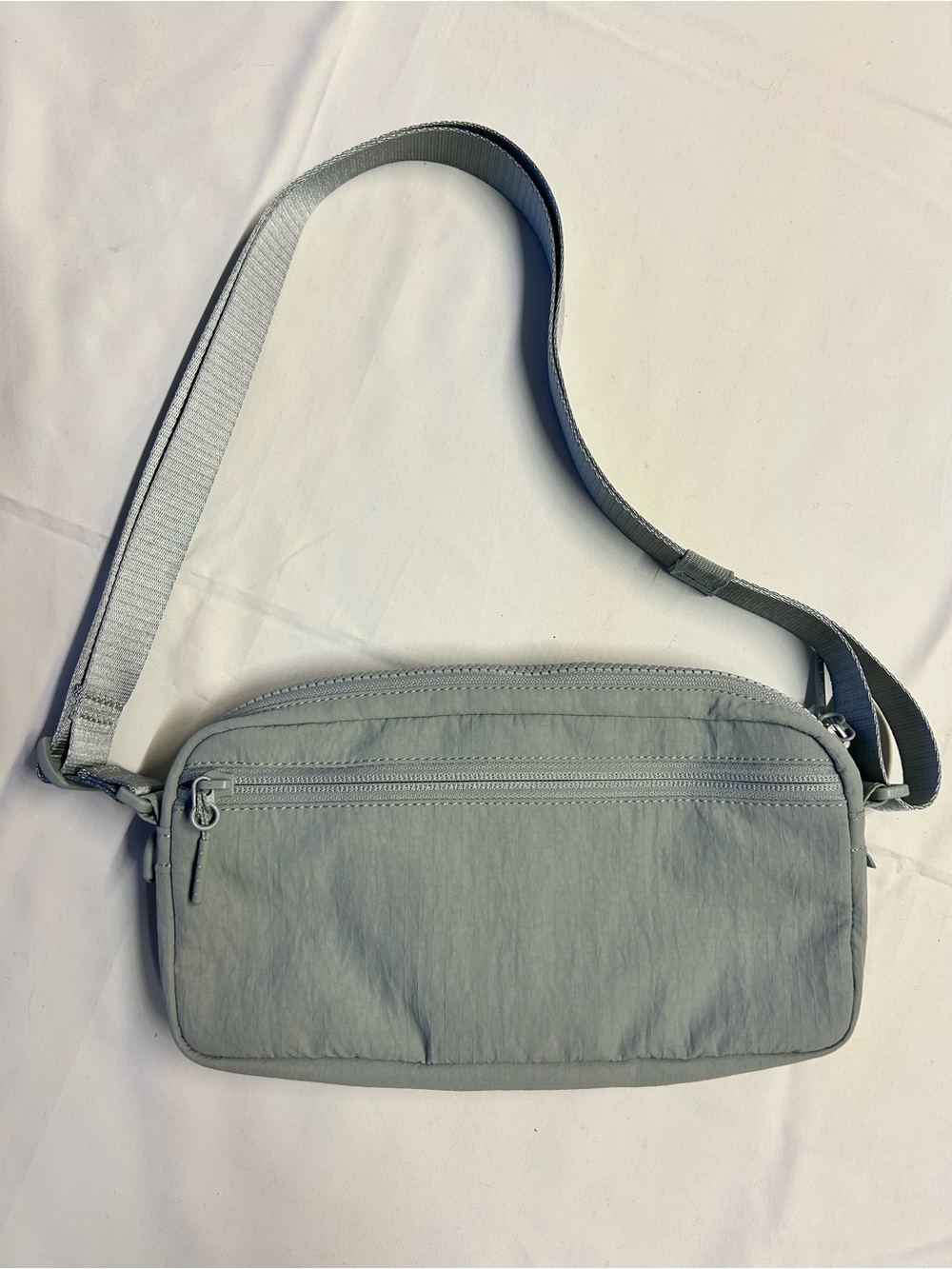 LULULEMON Multi-pocket Crossbody - Picture 2 of 4